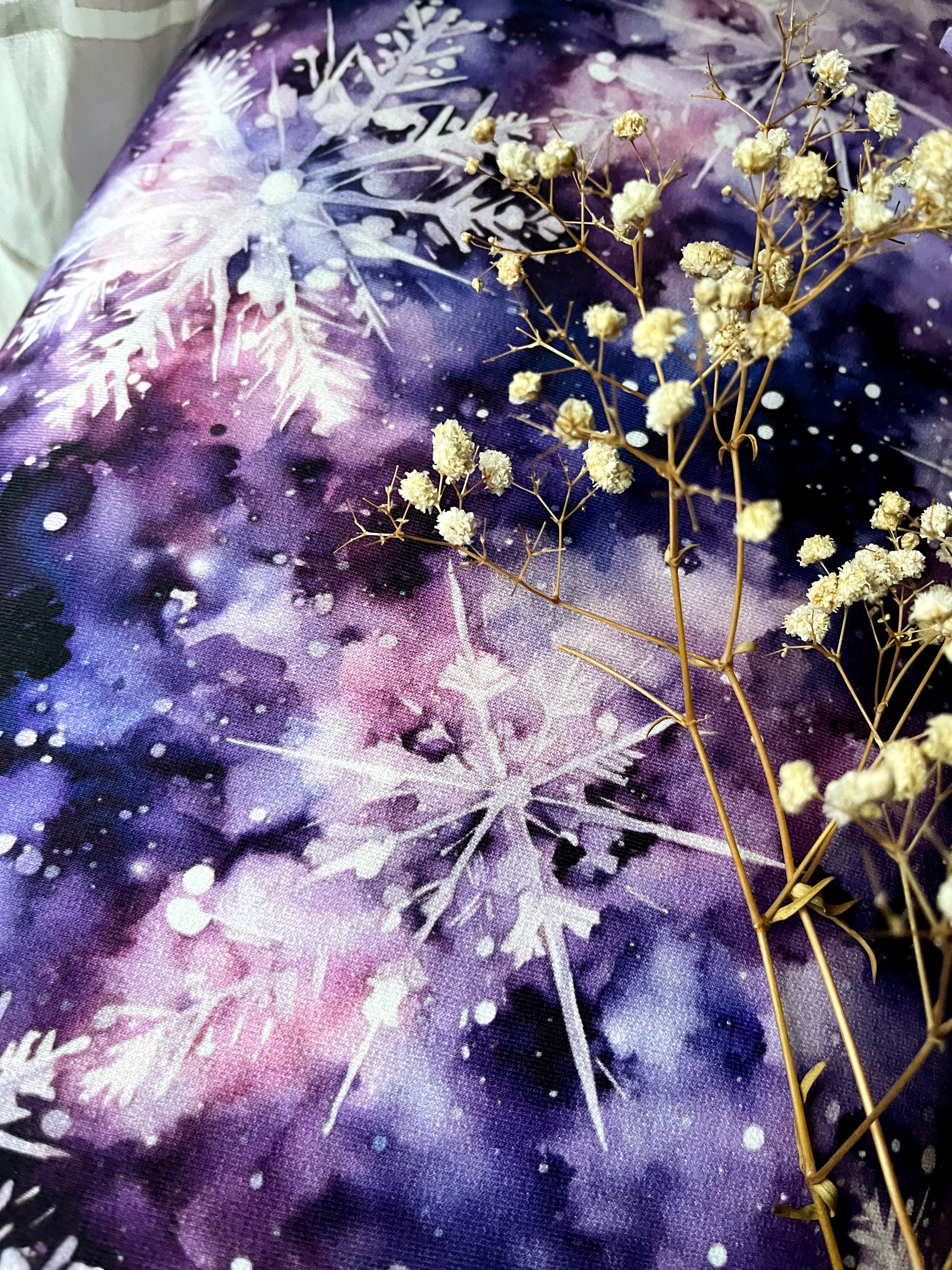 Violette Schneeflocken  Winterzeit Aktuelle Vorbestellung